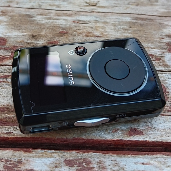 Sansa Clip 1GB - PARTS ONLY - Internal Battery is dead. - Clip is in great shape - Picture 4 of 6